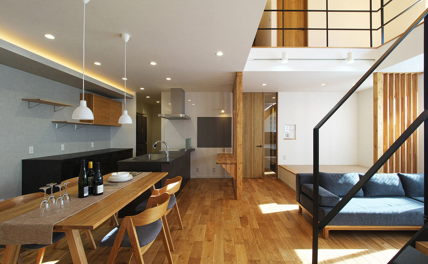 あおぞらホーム 【天理市/3000万円台/間取り図あり】吹き抜けを見上げると「あおぞら」が見える、陽だまりリビングのある家の建築実例画像2