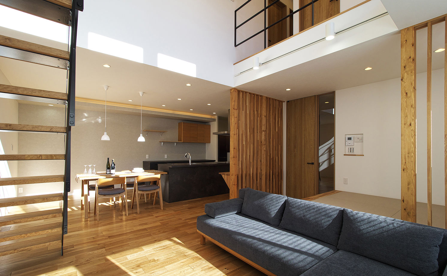 あおぞらホーム 【天理市/3000万円台/間取り図あり】吹き抜けを見上げると「あおぞら」が見える、陽だまりリビングのある家の建築実例画像4