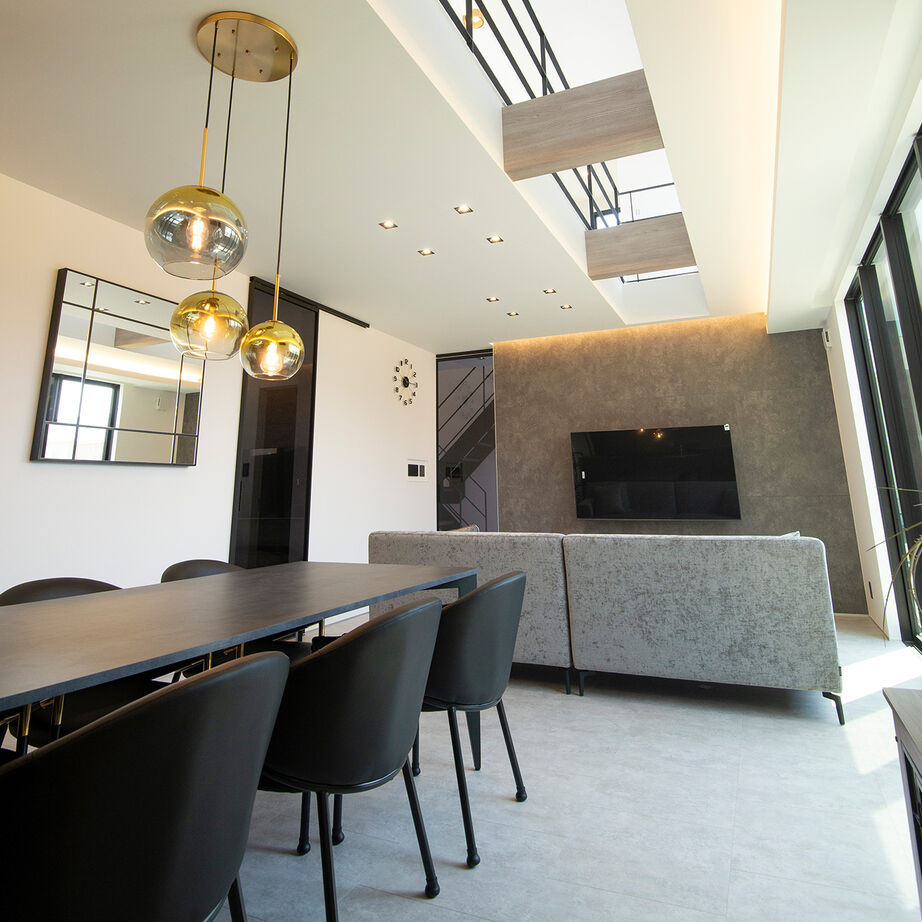 あおぞらホーム 【天理市/2000万円台/間取り図あり】シックなインテリアで、まるでホテルのような大人の吹き抜け空間の建築実例画像