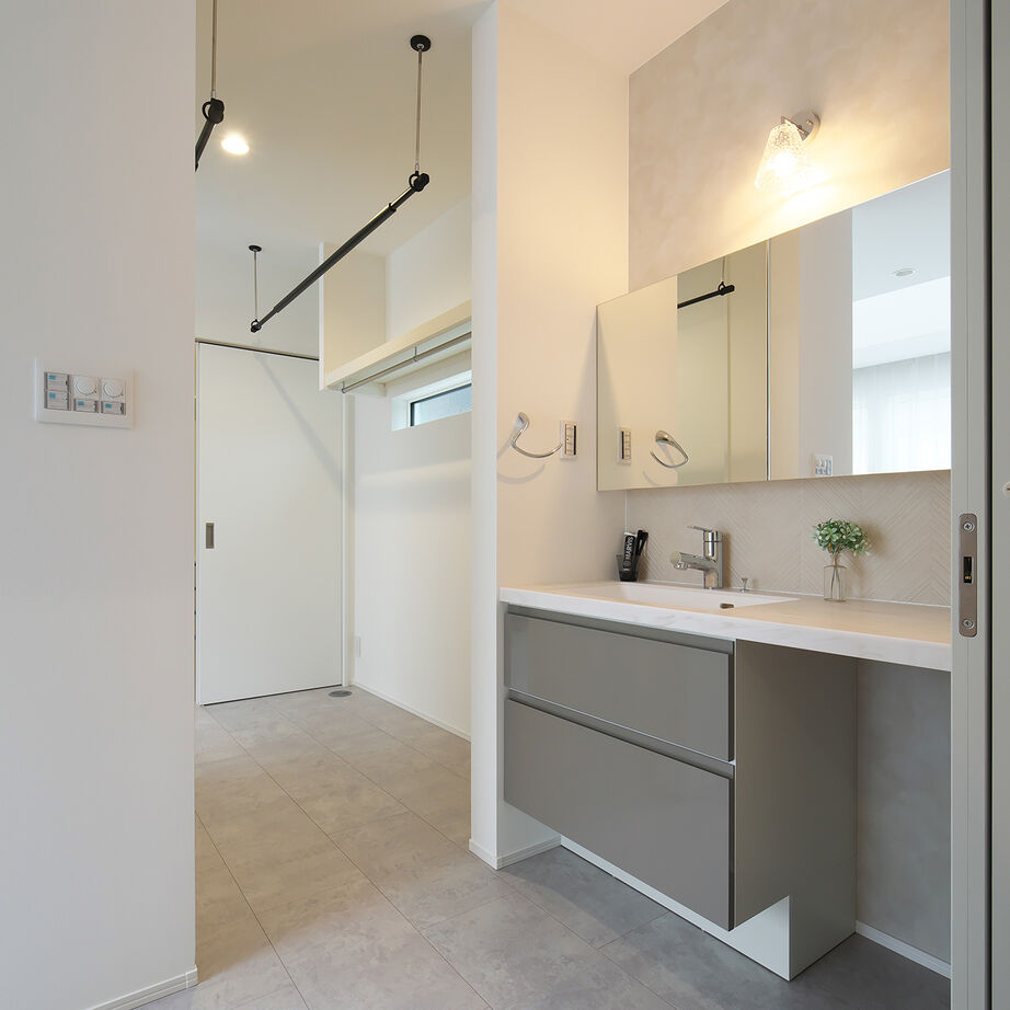 あおぞらホーム 【天理市/1000万円台/間取り図あり】デザインも家事動線も、ミニマルでハイセンスにまとめた家の建築実例画像7