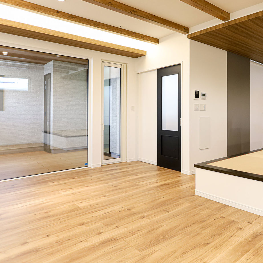 デワホーム 【天童市／2000万円台後半／4LDK／】2階リビング（インナーバルコニー付）×ビルトインガレージのある家の建築実例画像2