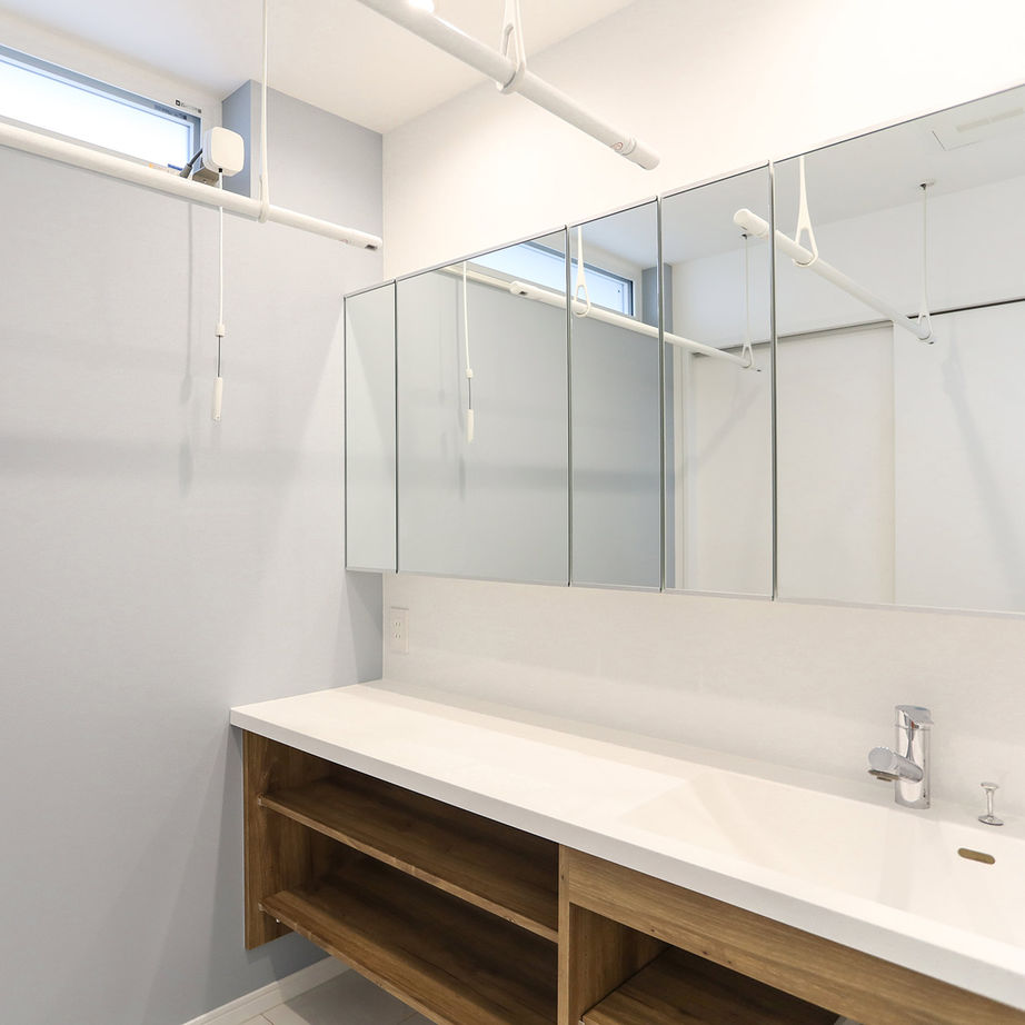 デワホーム 【天童市／2000万円台後半／4LDK／】2階リビング（インナーバルコニー付）×ビルトインガレージのある家の建築実例画像4