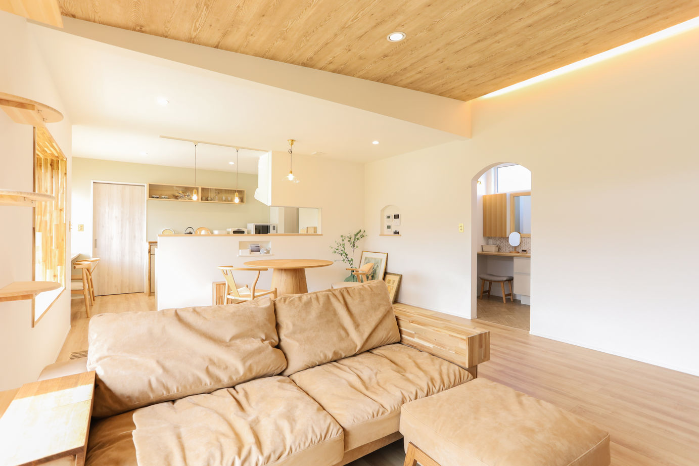 デワホーム 【山形市/2000万円台/3LDK/間取り図有り/広々LDK】猫と一緒、窓辺でくつろぐ平屋の家の建築実例画像2