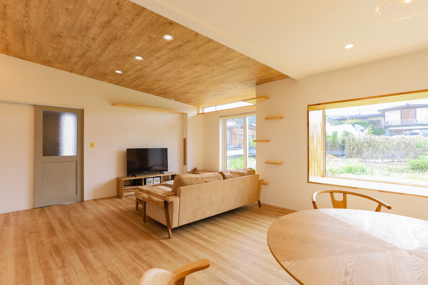 デワホーム 【山形市/2000万円台/3LDK/間取り図有り/広々LDK】猫と一緒、窓辺でくつろぐ平屋の家の建築実例画像3