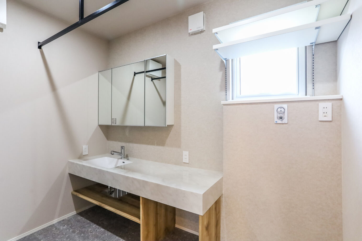 デワホーム 【収納充実】小上がりの畳スペースがお気に入り。おしゃれな木質感があたたかみを感じるお家の建築実例画像10