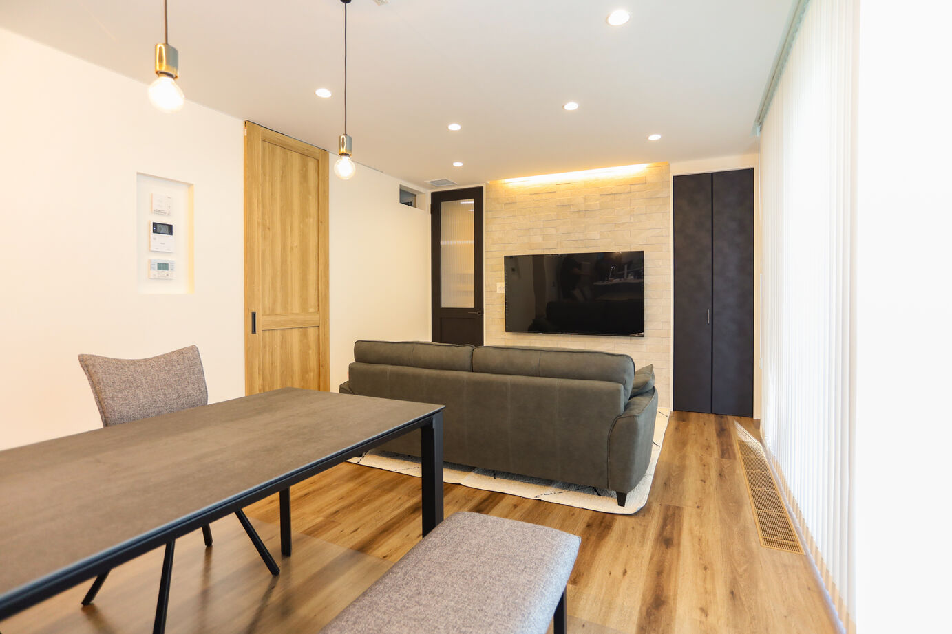 デワホーム 考え抜かれた無駄のない間取り。シンプルで都会的な高性能住宅の建築実例画像2