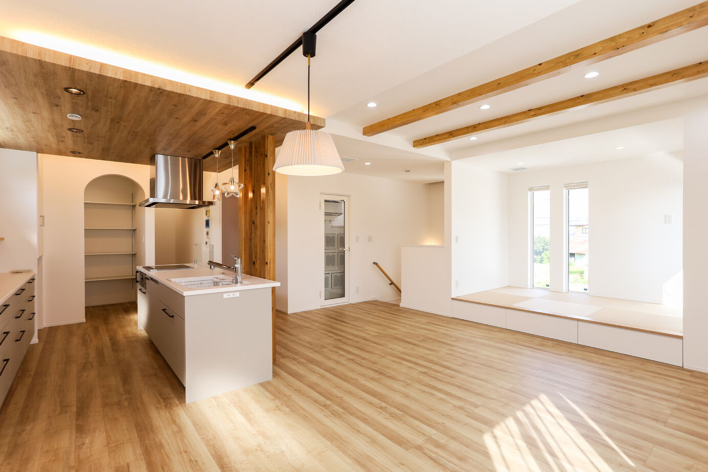 デワホーム 【全館空調】小上がりの畳スペースが居心地最高。明るくて開放的な2階リビングのお家の建築実例画像3