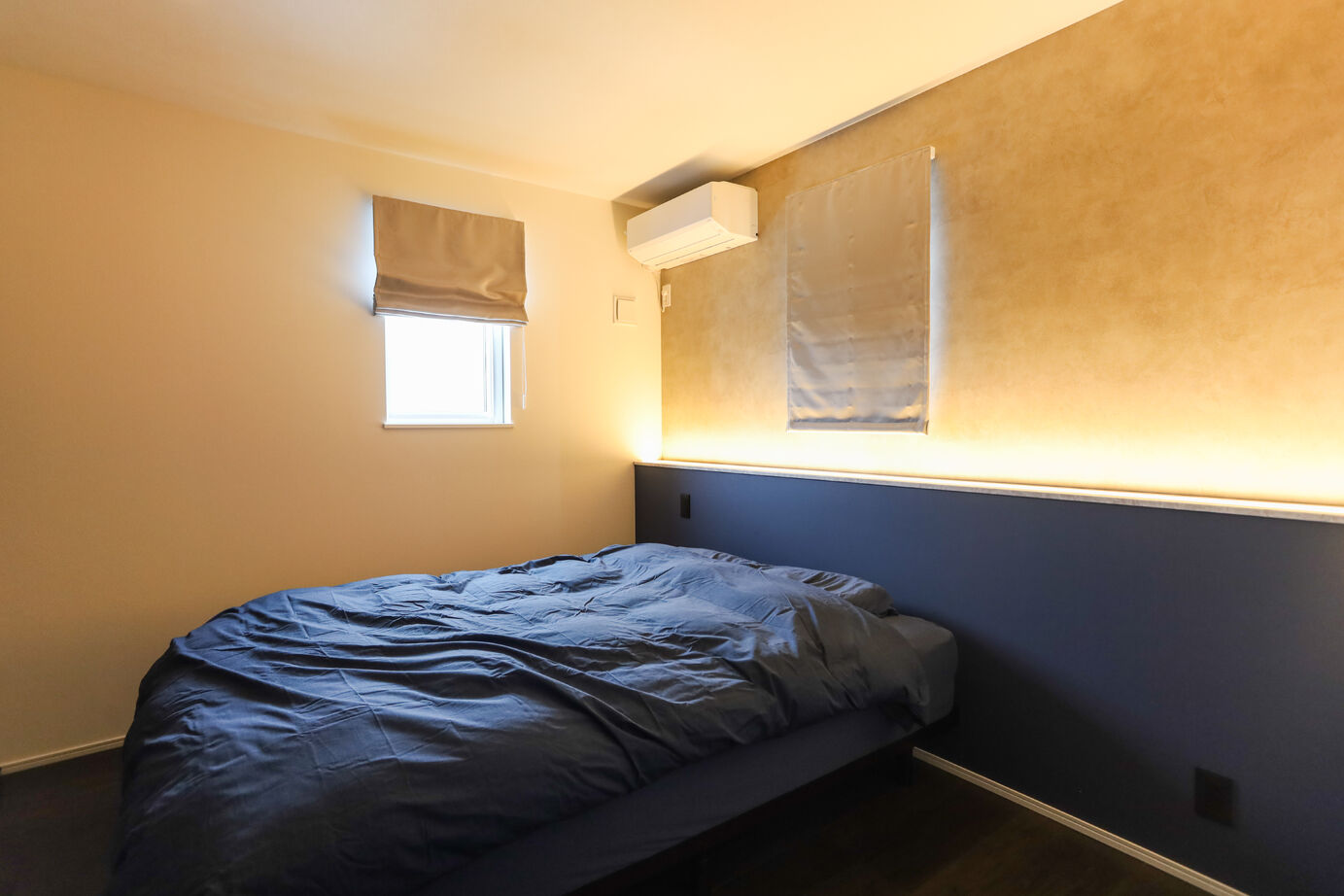 デワホーム すっきりとしたシンプルモダンテイスト、ダイナミックな勾配天井のある家の建築実例画像6