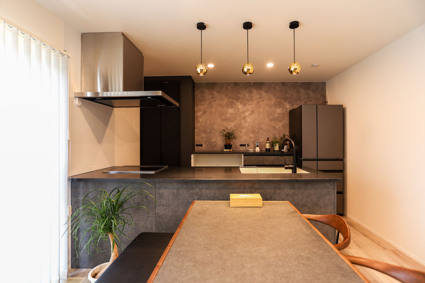 デワホーム 【ペットと暮らす家】全館空調と大きな吹き抜けで空気が心地いい、のびのび暮らせる家の建築実例画像3