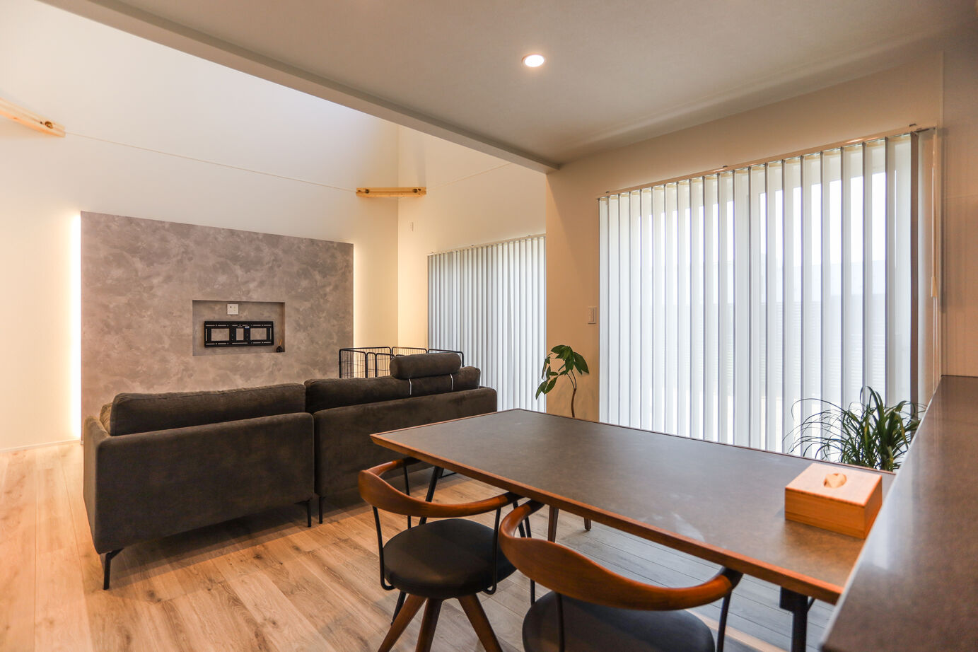 デワホーム 【ペットと暮らす家】全館空調と大きな吹き抜けで空気が心地いい、のびのび暮らせる家の建築実例画像4