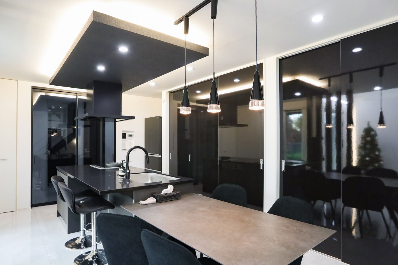 デワホーム 【大空間のLDK/高級感あふれるスタイリッシュなインテリア】上質な空間で何気ない日常も特別なものにの建築実例画像3