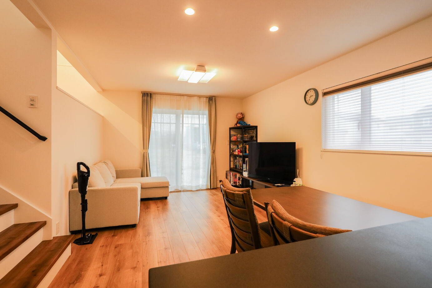 デワホーム 半地下の大容量収納スペース/回遊動線/全館空調　便利でかつ性能もいい。スキップフロアのあるお家の建築実例画像1