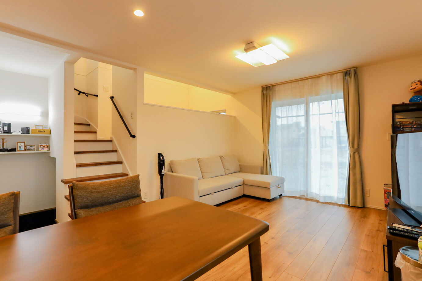 デワホーム 半地下の大容量収納スペース/回遊動線/全館空調　便利でかつ性能もいい。スキップフロアのあるお家の建築実例画像2