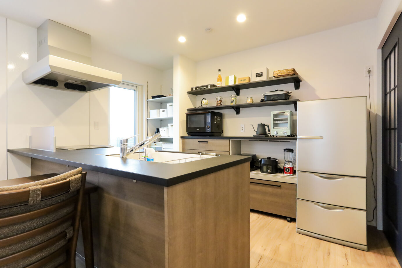 デワホーム 半地下の大容量収納スペース/回遊動線/全館空調　便利でかつ性能もいい。スキップフロアのあるお家の建築実例画像3