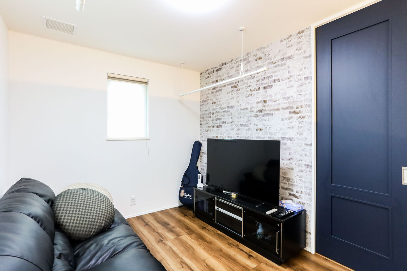 デワホーム 半地下の大容量収納スペース/回遊動線/全館空調　便利でかつ性能もいい。スキップフロアのあるお家の建築実例画像4