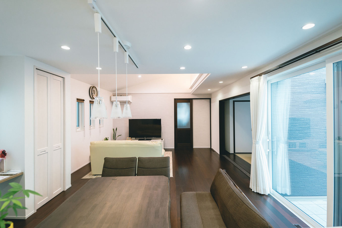 コンフォートハウス 憧れの平屋と暮らしやすさ。思い描いた理想の家には今日もおひさまのぬくもりが満ちている。の建築実例画像4