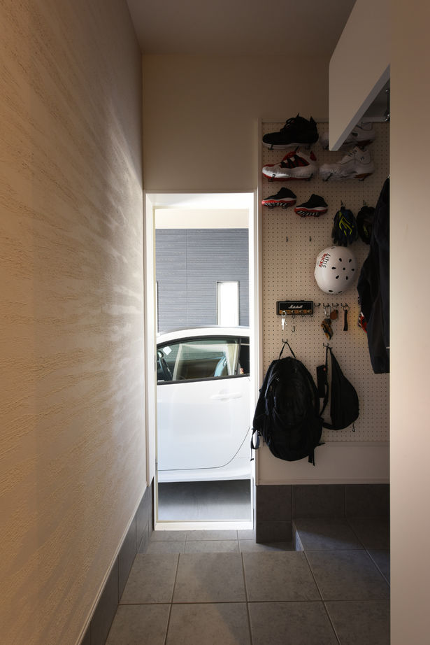 コンフォートハウス ガレージ付きのカッコいい平屋の建築実例画像7