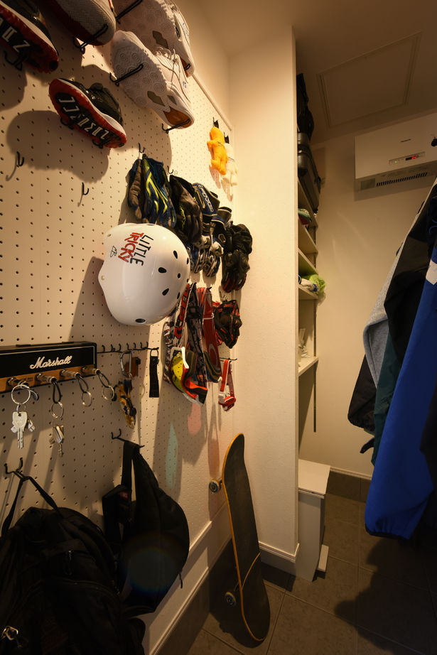 コンフォートハウス ガレージ付きのカッコいい平屋の建築実例画像8