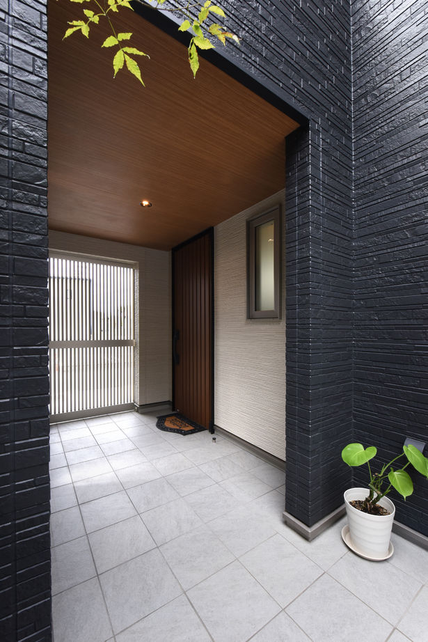 コンフォートハウス プライバシーを守るコの字型の平屋の建築実例画像3