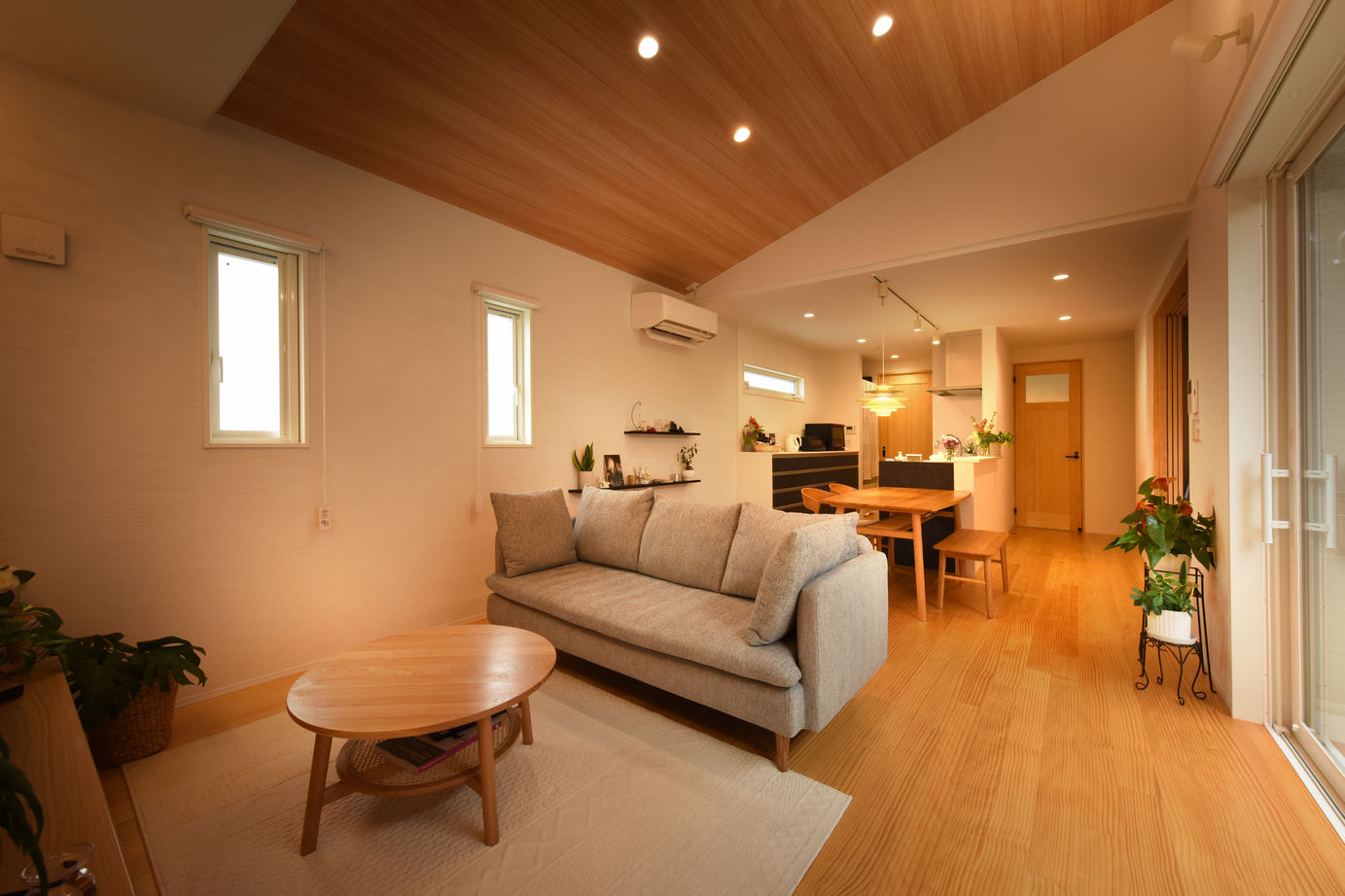 コンフォートハウス プライバシーを守るコの字型の平屋の建築実例画像5