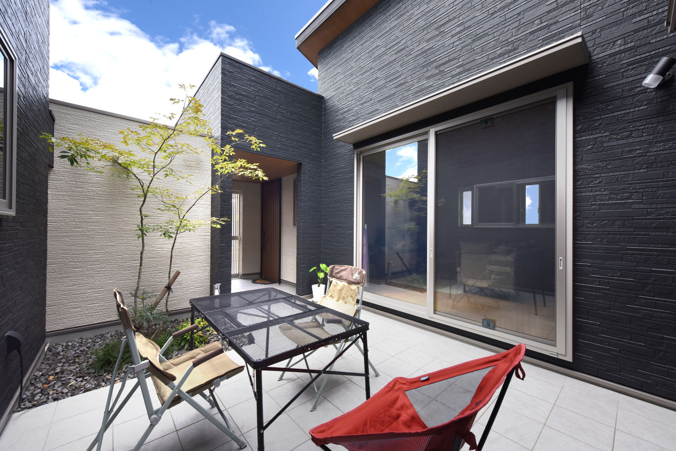 コンフォートハウス プライバシーを守るコの字型の平屋の建築実例画像7