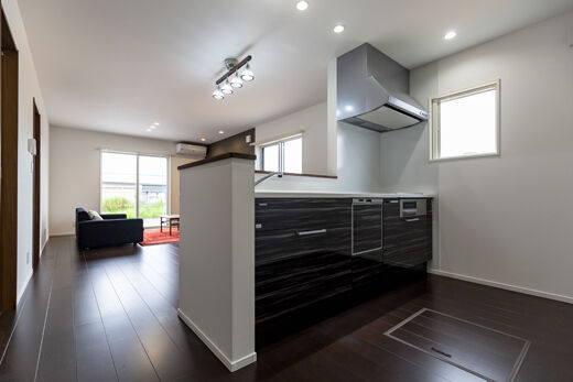 NatureR（ネイチャーリトリート） 【1000万円台/鳥取市/4LDK/30坪】カフェ風リビングが魅力♪贅沢空間を活かしたシンプルモダンな家の建築実例画像3
