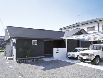 ヤマダホームズ 【平屋】中庭や玄関がＬＤＫとつながって、「面積以上の広さを感じます」の建築実例画像1