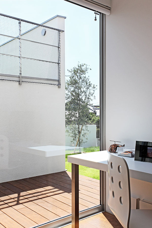 ヤマダホームズ 敷地の高低差を活かした空間構成で、家族の気配と温もりを感じる住まいの建築実例画像4