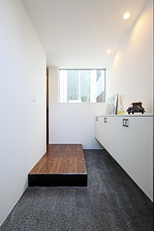 ヤマダホームズ 敷地の高低差を活かした空間構成で、家族の気配と温もりを感じる住まいの建築実例画像9