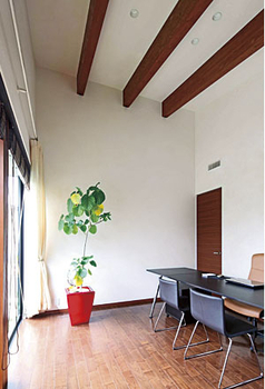 ヤマダホームズ 【平屋】思い出深いバリ島をイメージ。中庭が開放感を彩る平屋の住まいの建築実例画像5