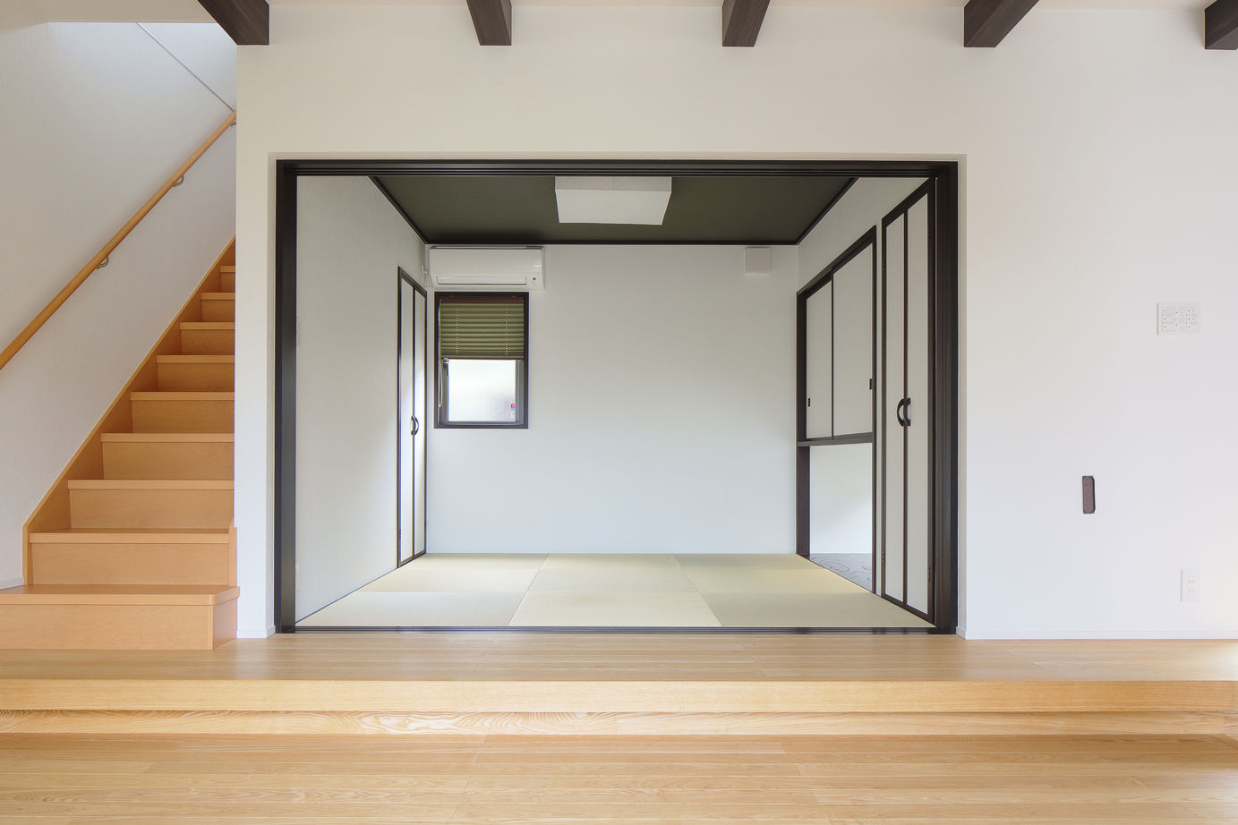 ヤマダホームズ 自由に座れる縁側で空間をつないで　多彩な暮らしを愉しむ住まいの建築実例画像4