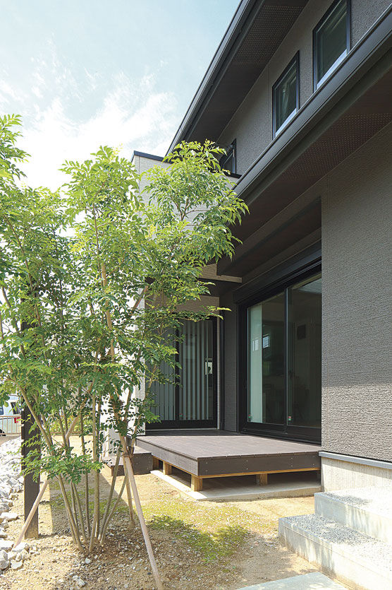 ヤマダホームズ 自由に座れる縁側で空間をつないで　多彩な暮らしを愉しむ住まいの建築実例画像8