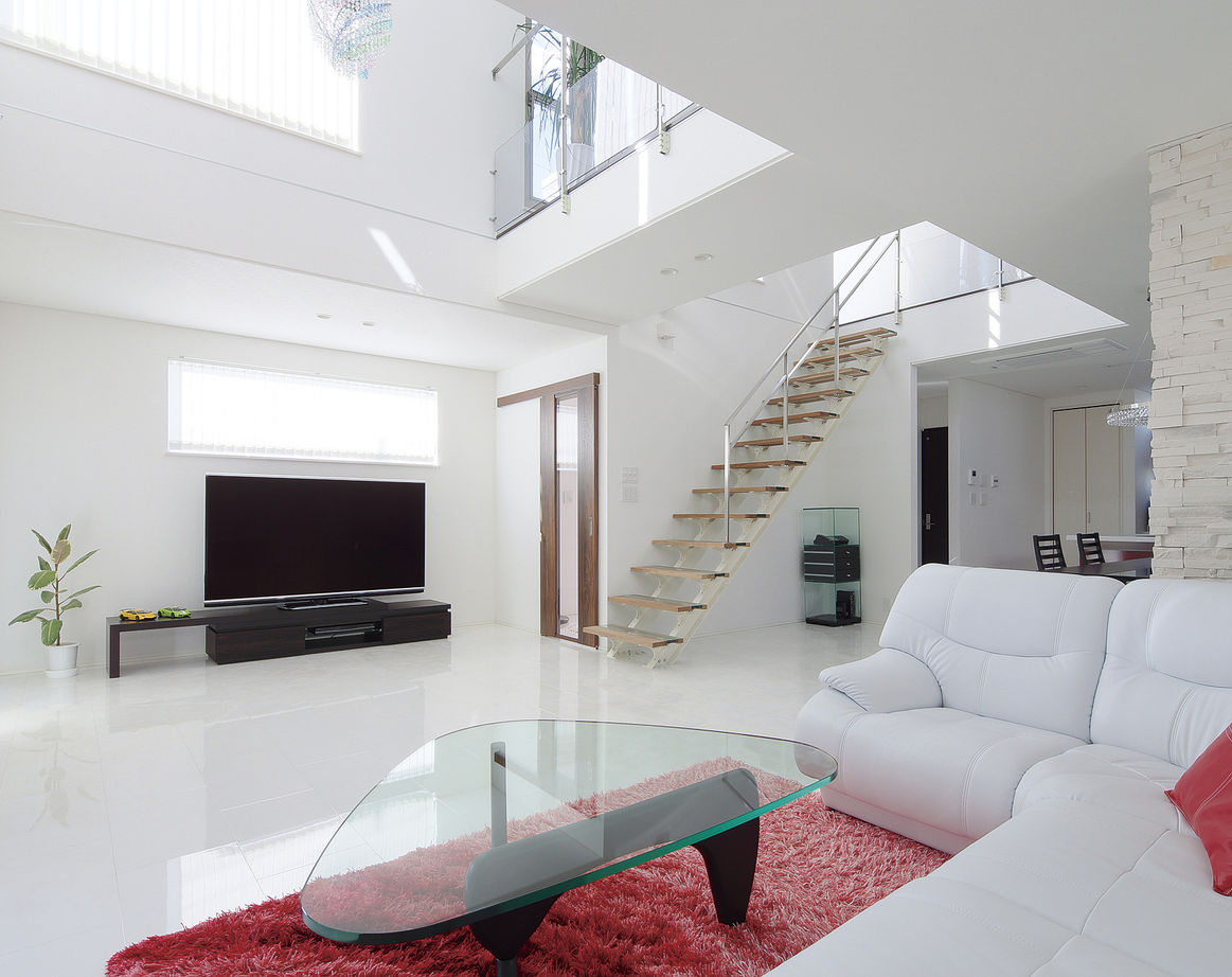 ヤマダホームズ 【ガレージハウス】吹抜けリビングから愛車を眺める　夏も冬も快適なガレージハウスの建築実例画像4