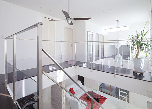 ヤマダホームズ 【ガレージハウス】吹抜けリビングから愛車を眺める　夏も冬も快適なガレージハウスの建築実例画像7