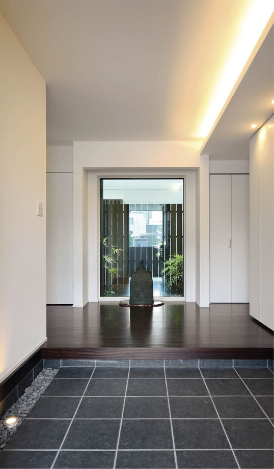 ヤマダホームズ 大きな窓から庭の眺めを楽しむ和モダンの感覚を活かした住まいの建築実例画像4