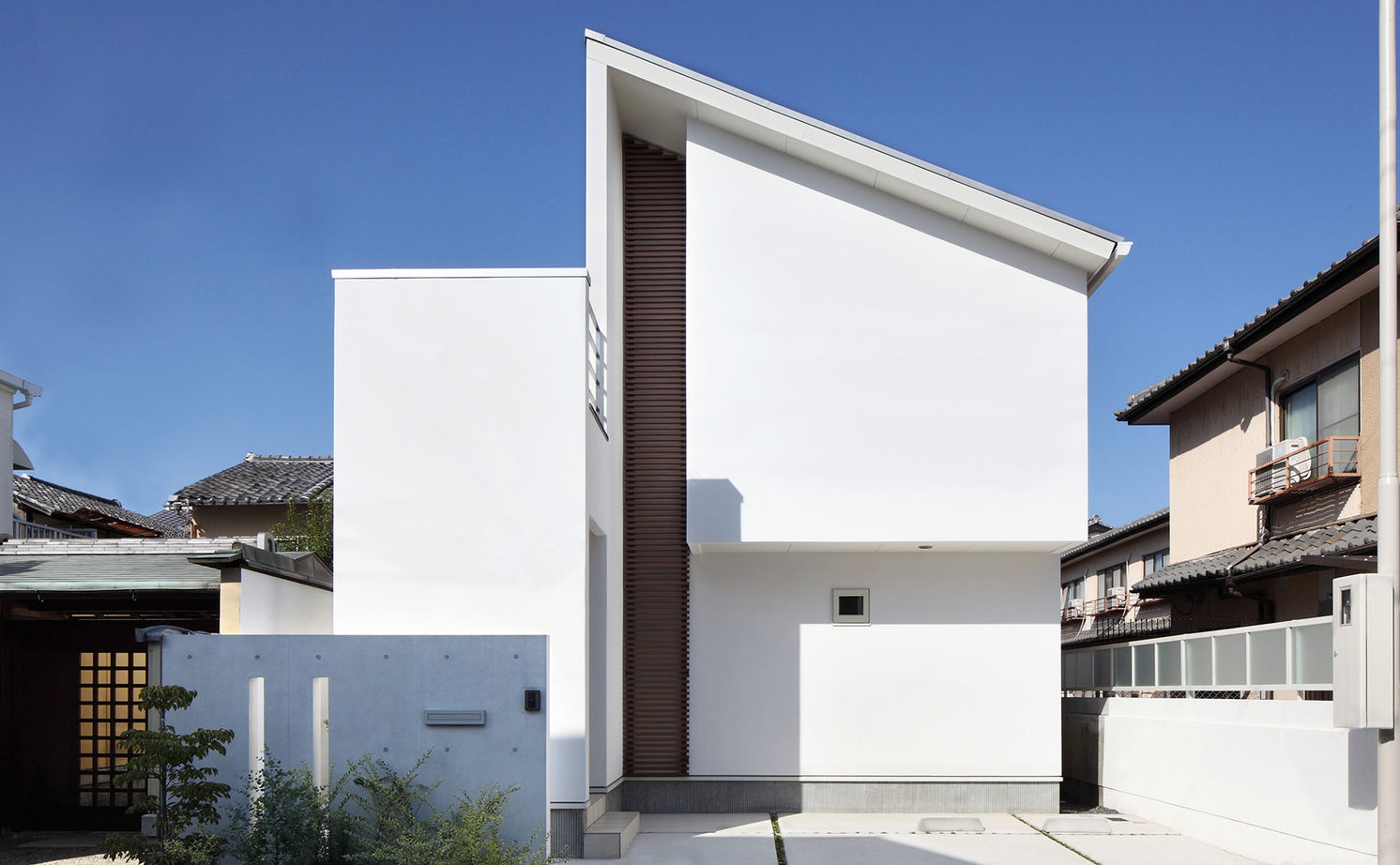 ヤマダホームズ 中庭とスケルトン階段で空間を広く　子どもが元気に育つ明るい住まいの建築実例画像6