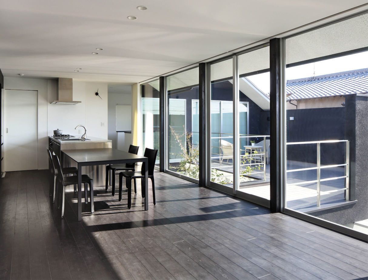 ヤマダホームズ 【ガレージハウス】視線を遮りながら内と外をつなぎ自然の心地よさを取り込む住まいの建築実例画像2