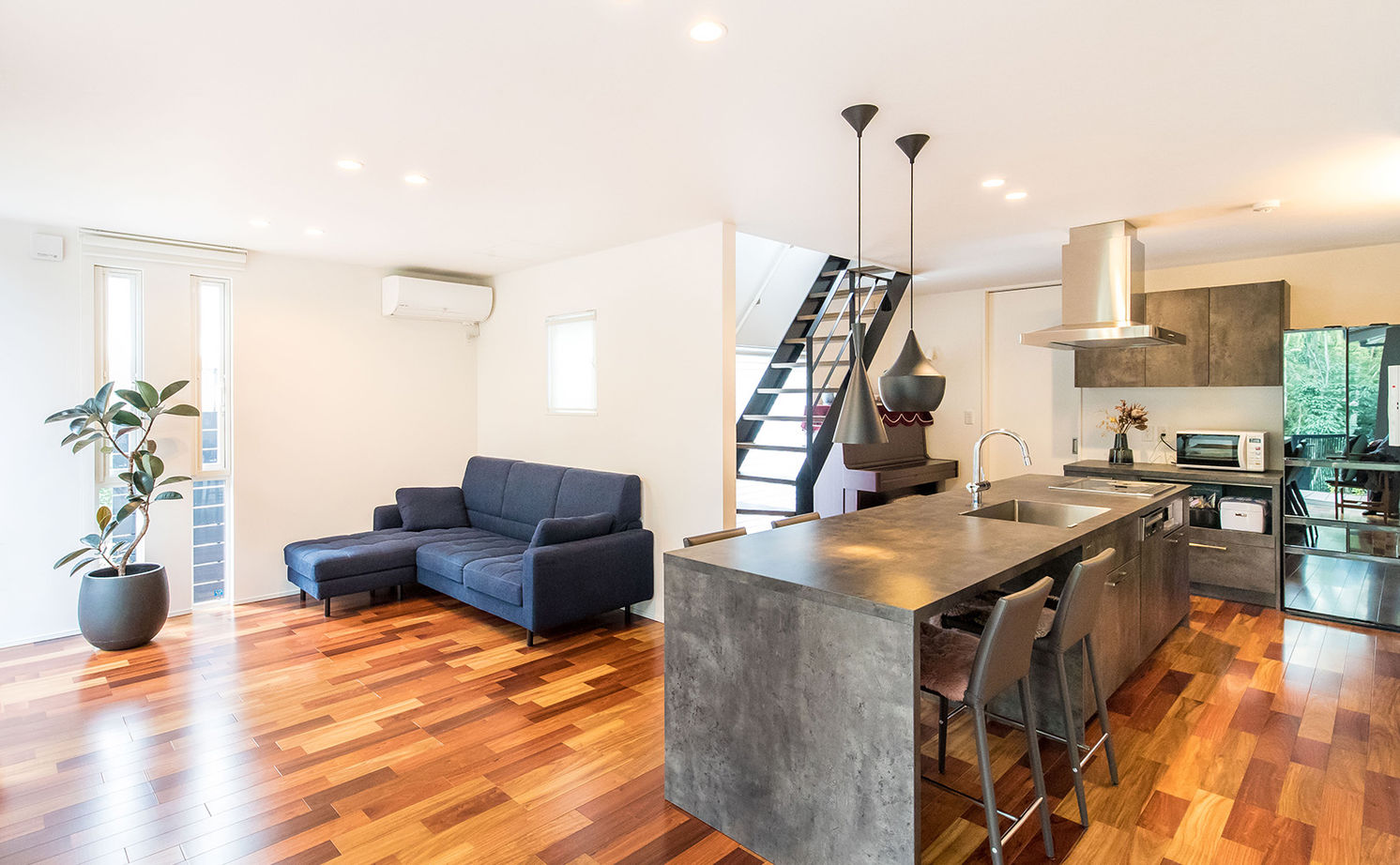 ヤマダホームズ 内側に開口を設け、プライバシーを守りながら家族がのびやかに過ごせる、くつろぎの住まいにの建築実例画像1