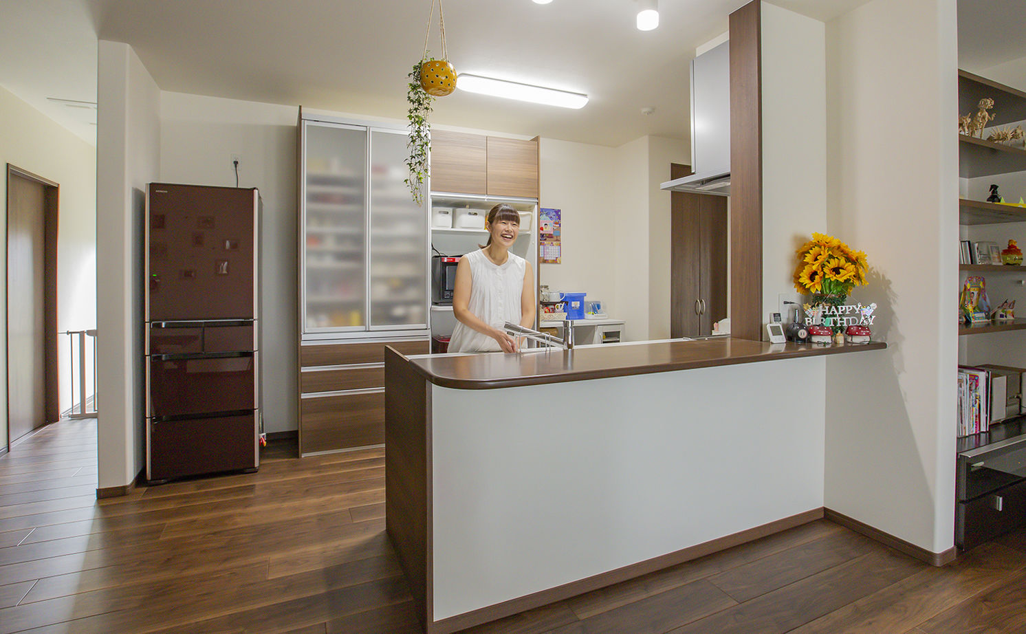 ヤマダホームズ ゆとりの広さと勾配天井の効果で、よりいっそうの開放感を満喫できる、平屋の住まいの建築実例画像3