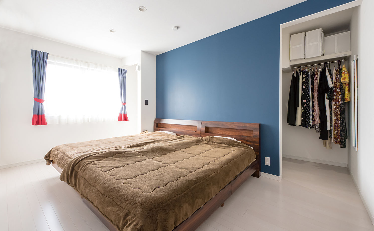 ヤマダホームズ 吹き抜けがひときわの開放感を生む大空間のLDKで、大らかに子育てを楽しむ住まいの建築実例画像4