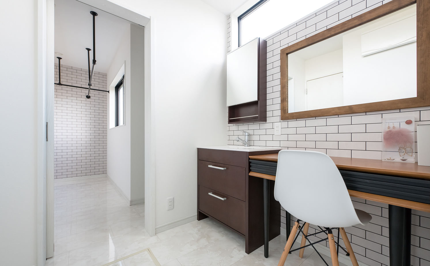 ヤマダホームズ 吹き抜けがひときわの開放感を生む大空間のLDKで、大らかに子育てを楽しむ住まいの建築実例画像5