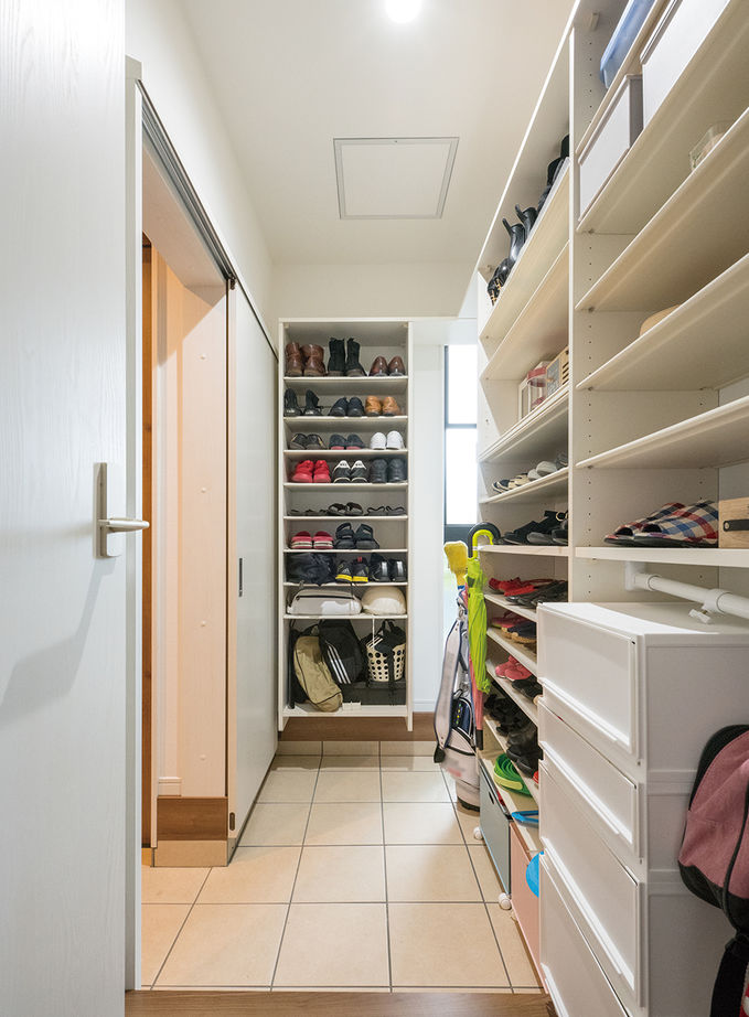 ヤマダホームズ 吹き抜けがひときわの開放感を生む大空間のLDKで、大らかに子育てを楽しむ住まいの建築実例画像8