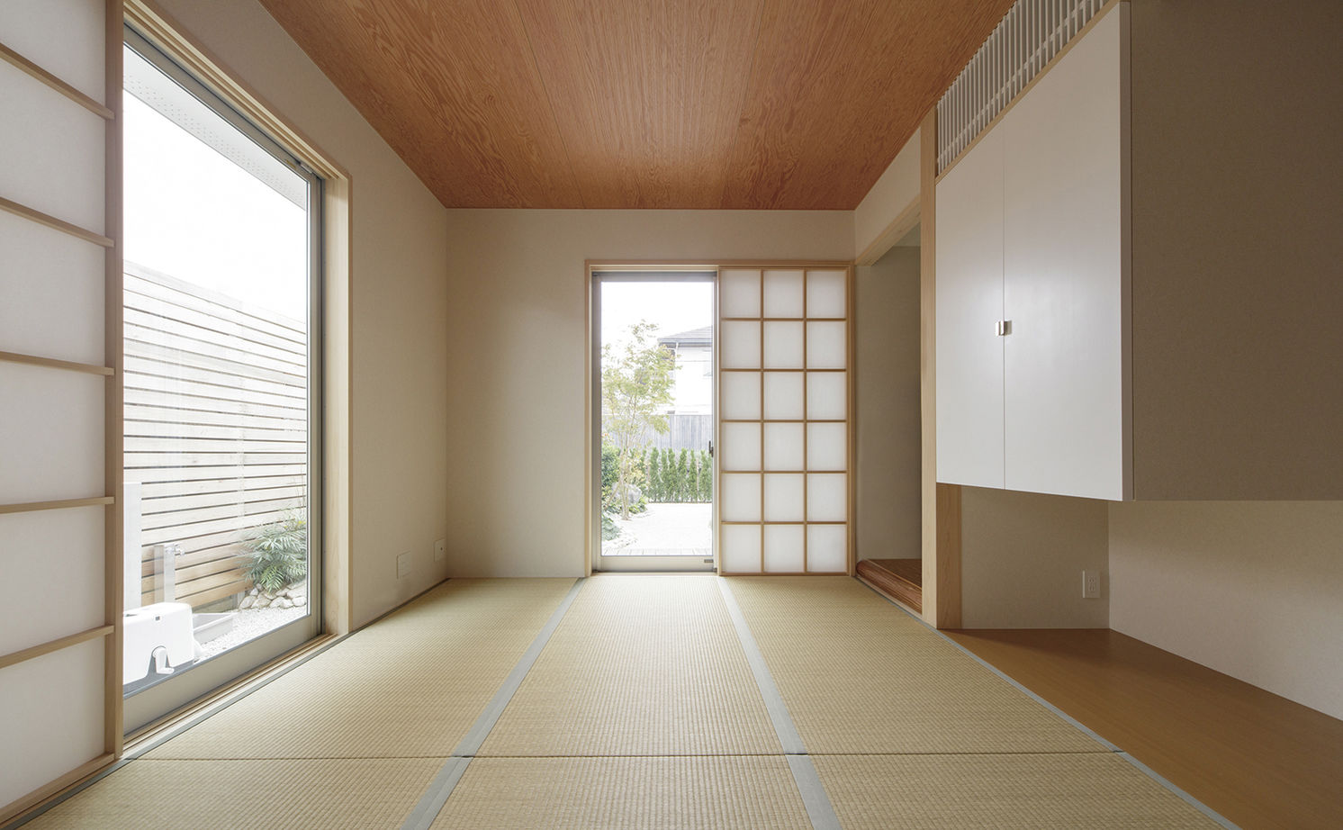 ヤマダホームズ 庭の景観を取り込み、玄関土間からLDKまでの一体感が楽しめる、ダイナミックな空間が心地いい住まいの建築実例画像4