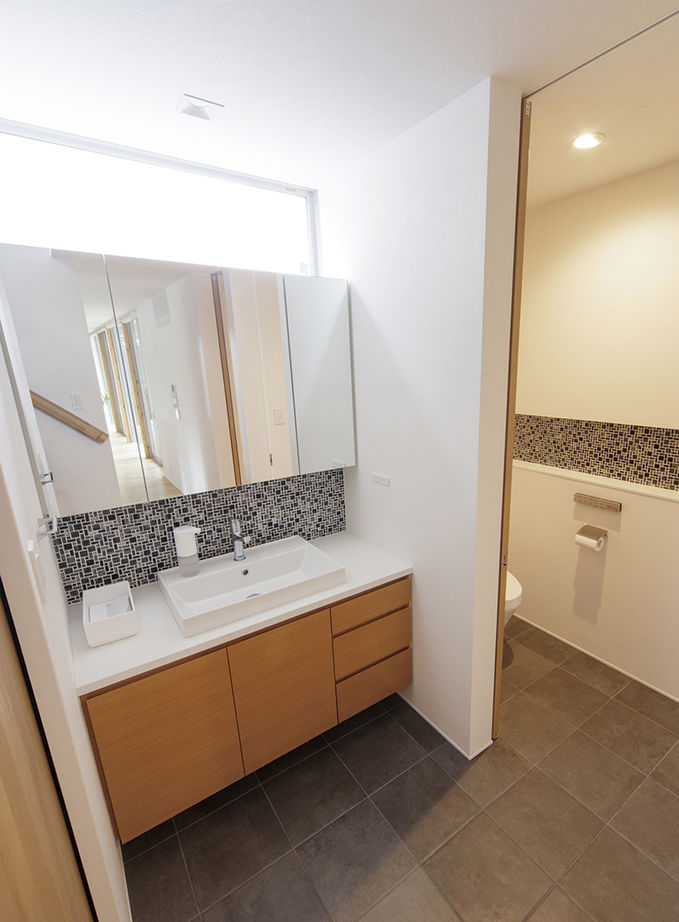 ヤマダホームズ 庭の景観を取り込み、玄関土間からLDKまでの一体感が楽しめる、ダイナミックな空間が心地いい住まいの建築実例画像8