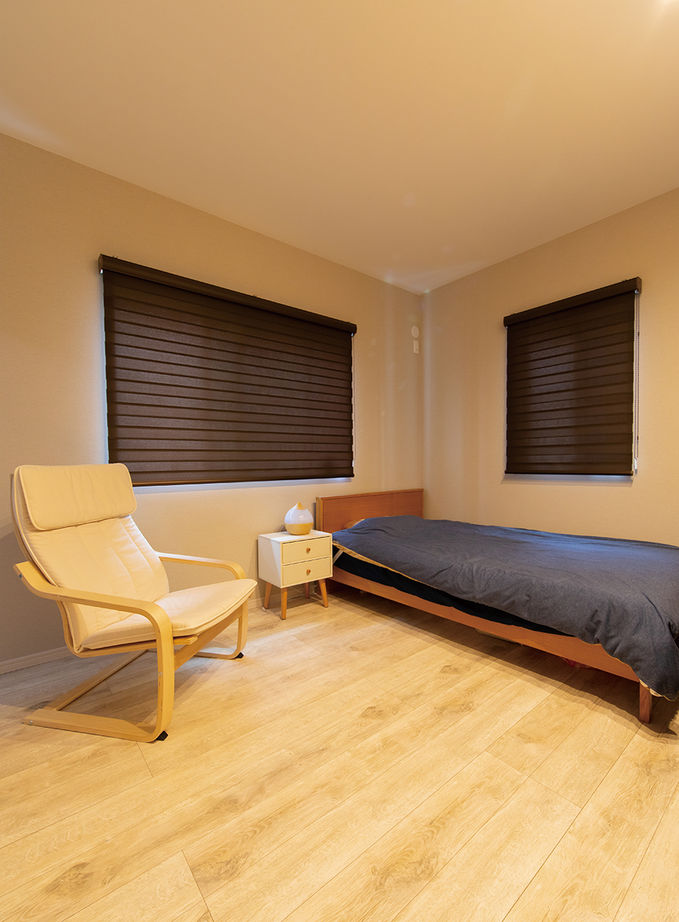 ヤマダホームズ 子育て＆共働き家族に暮らしやすい平屋。家事動線が良く、大容量の太陽光パネル、3台の駐車スペースも確保の建築実例画像6