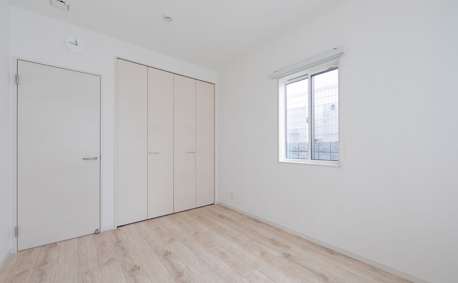 ヤマダホームズ 子育て＆共働き家族に暮らしやすい平屋。家事動線が良く、大容量の太陽光パネル、3台の駐車スペースも確保の建築実例画像9