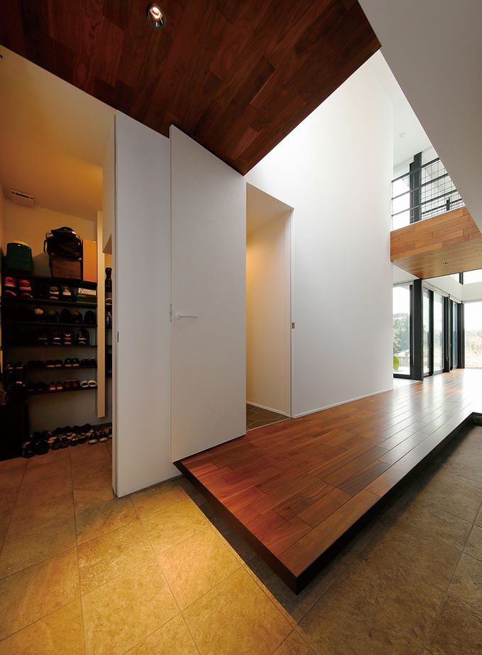 ヤマダホームズ ガラス張りのプライベートエリアに溢れる開放感！プライバシーを守られながら自然の光と家族の絆を感じる家の建築実例画像6