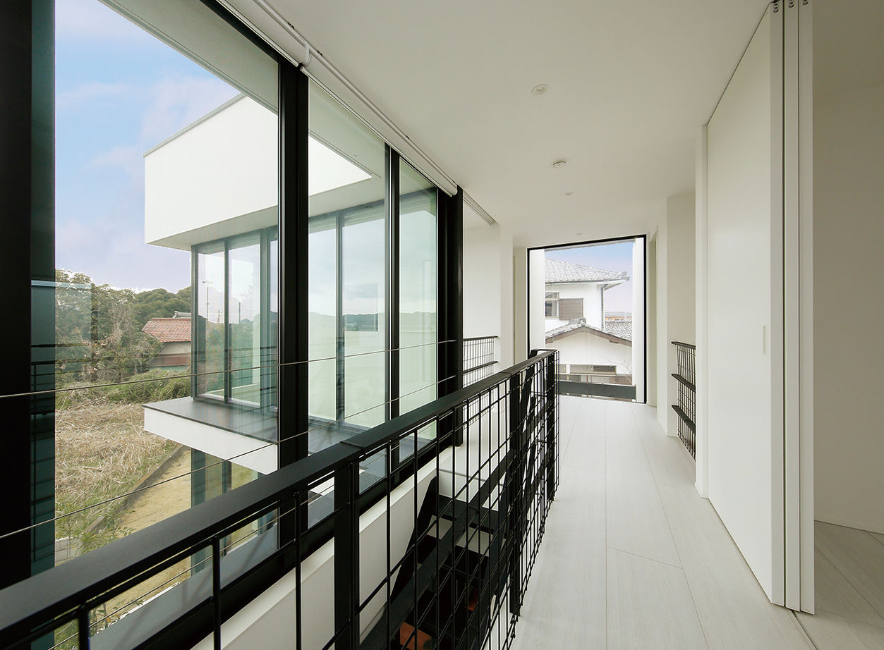 ヤマダホームズ ガラス張りのプライベートエリアに溢れる開放感！プライバシーを守られながら自然の光と家族の絆を感じる家の建築実例画像7