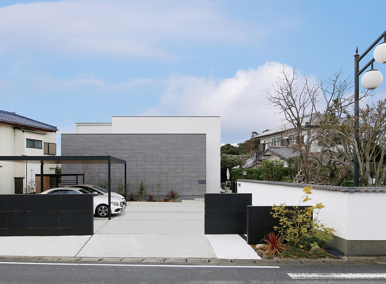 ヤマダホームズ ガラス張りのプライベートエリアに溢れる開放感！プライバシーを守られながら自然の光と家族の絆を感じる家の建築実例画像9