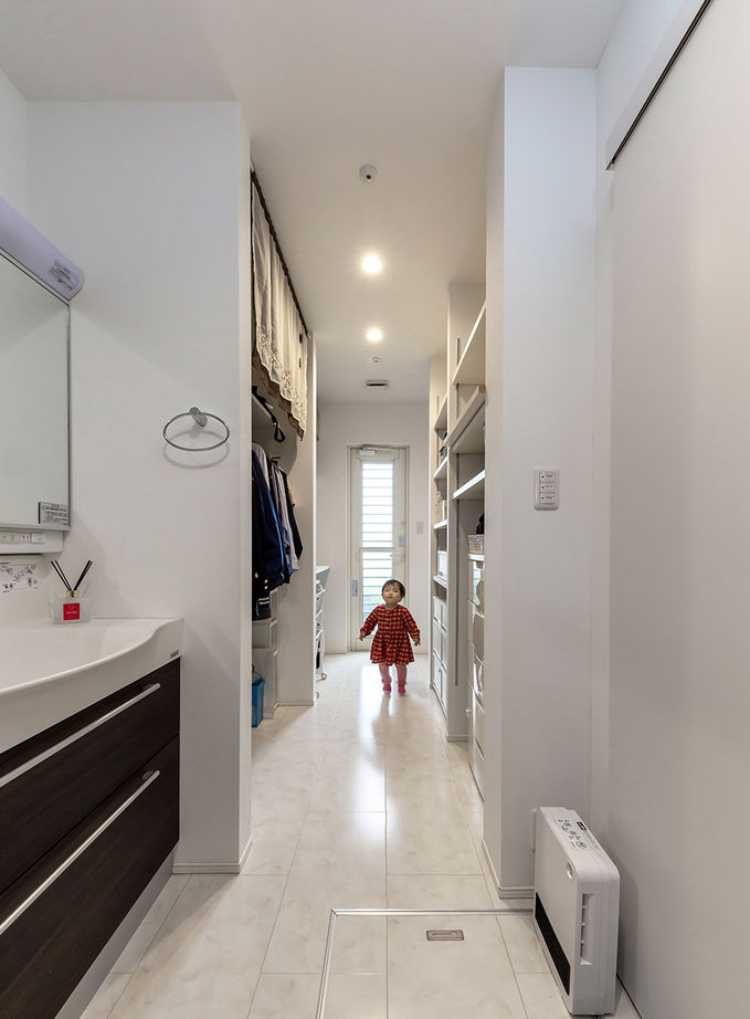 ヤマダホームズ ダイナミックな大屋根の平屋に、天井高を活かしてロフト＋αの空間をつくり、縦空間も楽しめる家にの建築実例画像6